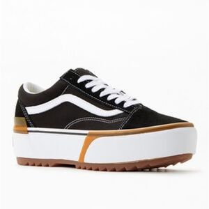 Van’s Old Skool Stacked Platform lace-up sneakers in black. Woman’s 8.5